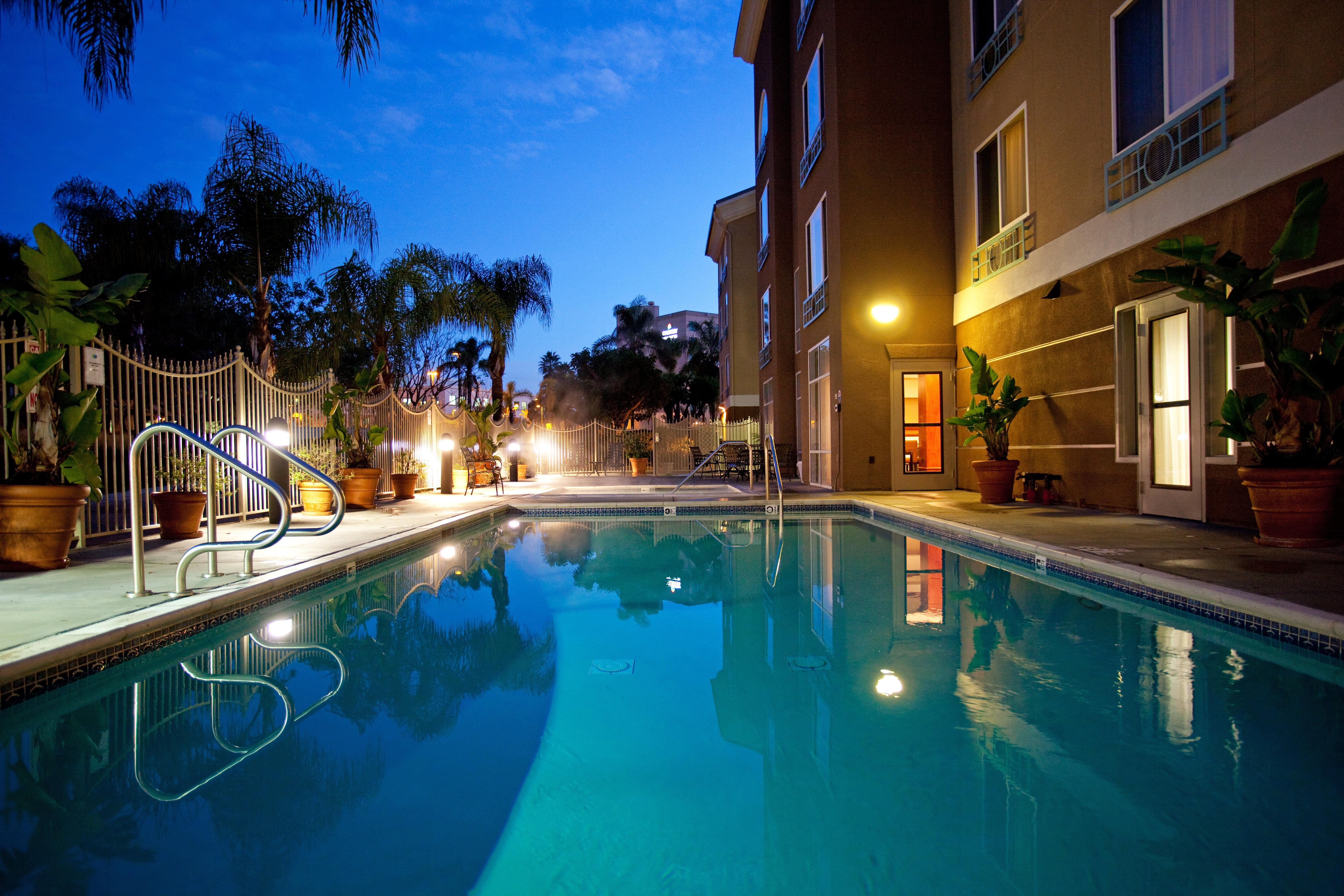 Holiday Inn Express San Diego - Sorrento Valley By Ihg Exterior photo