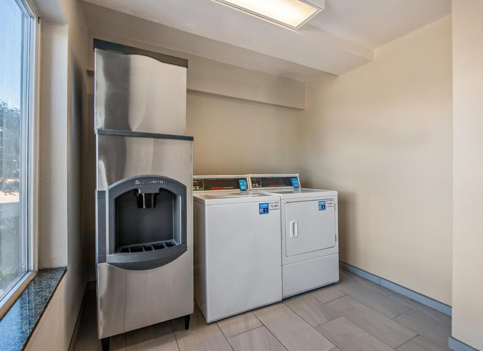 Holiday Inn Express San Diego - Sorrento Valley By Ihg Exterior photo