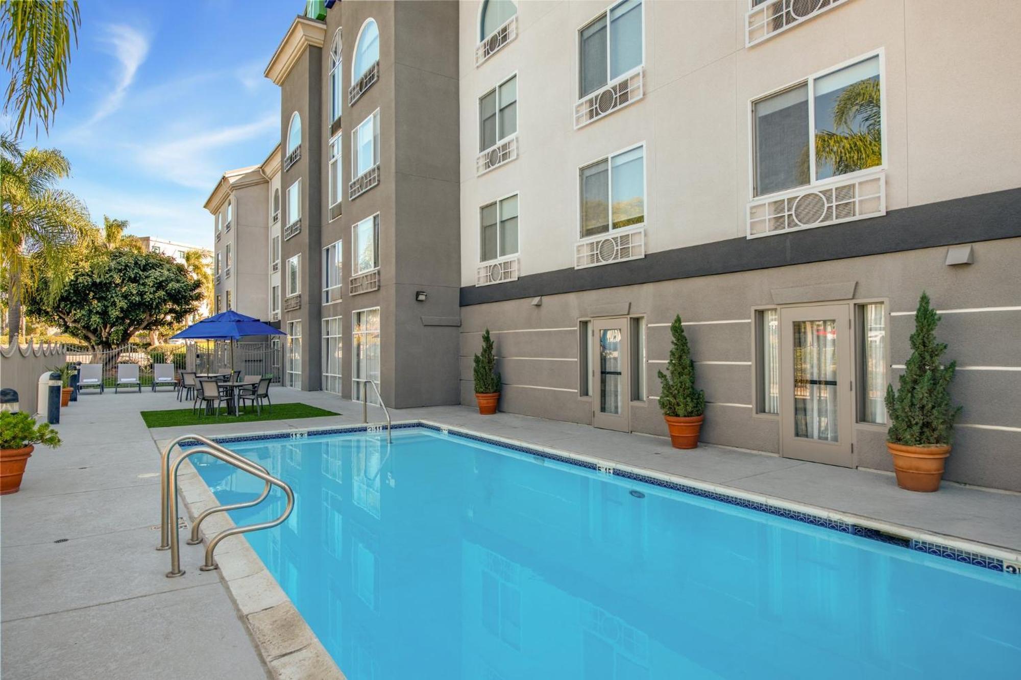 Holiday Inn Express San Diego - Sorrento Valley By Ihg Exterior photo