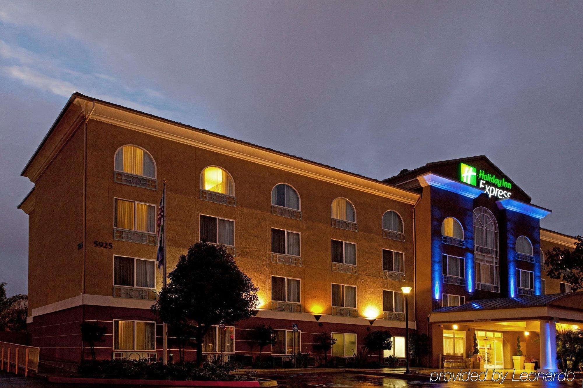 Holiday Inn Express San Diego - Sorrento Valley By Ihg Exterior photo